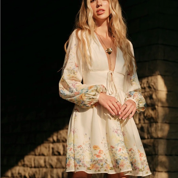 Floral Cream Long Sleeve Dress - Picture 2 of 8